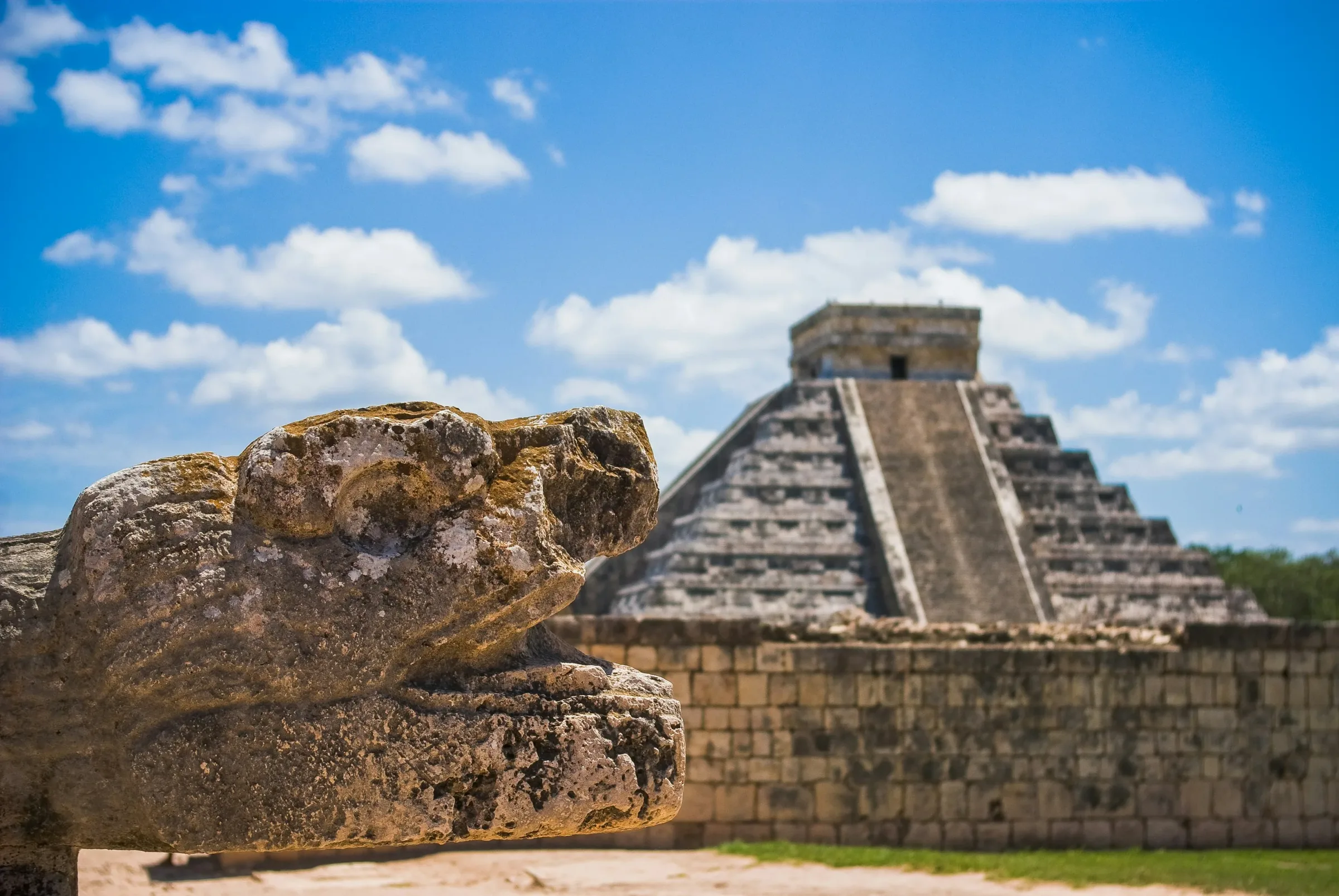 Chichén Itzá El Castillo pyramid in Yucatán, Mexico